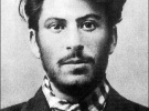 1902-го Йосипа Джугашвілі у більшовицьких колах більше знали під псевдонімами Коба, Давид, Сталін. Того року він вперше одружився