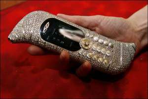 В лондонском магазине ”Браунз” мобильный телефон ”Вишголд Ле миллион” продают за 540,54 тысяч фунтов стерлингов
