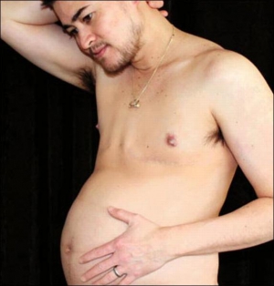 Томас Беати родился женщиной, но сменил пол. Теперь мужчина на 22-й неделе беременности