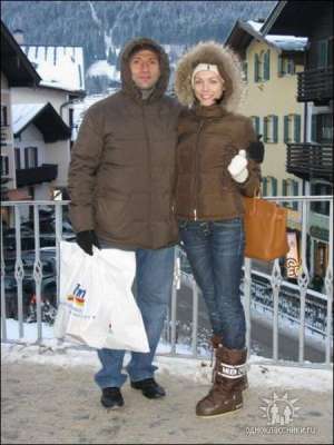Лев Парцхаладзе разом із дружиною Лесею на одному з гірських курортів. Де саме зроблене фото — на сайті не вказано