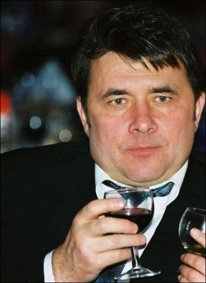 Володимир Шульга був одним із співвласників торгової мережі ”Фокстрот”. Жив з дружиною і сином у столичній квартирі по вулиці Грушевського 