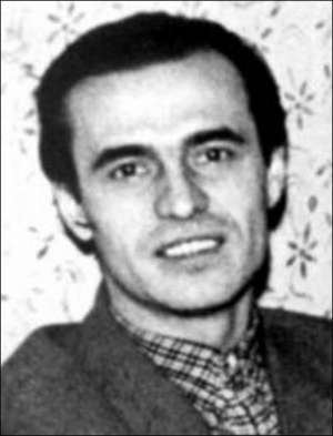 Василь Симоненко народився 1935 року в селі Біївці Лубенського району