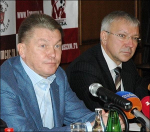 Олег Блохін (ліворуч) та Юрій Білоус спільно пропрацювали у ”Москві” три місяці