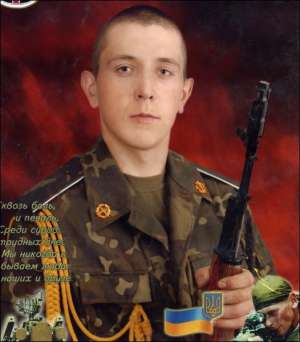 Іванові Романюку подобалось служити в армії. Хлопець хотів працювати військовим