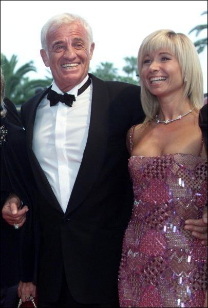 Жан-Поль Бельмондо с женой Натти на Каннском кинофестивале в мае 2001 года