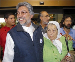 Фернандо Лугв во время предвыборной кампании с Хебе Бонафини, лидером аргентинский правозащитной организации