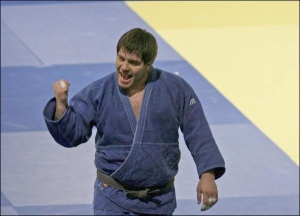 Щойно Євген Сотников завоював бронзову нагороду на чемпіонаті Європи. Лісабон, 13 квітня 2008 року