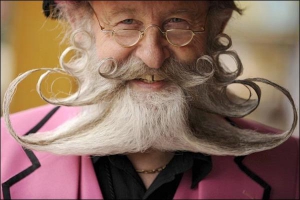 На Международном чемпионате бород в немецком городе Эгинг жюри оценивало форму, длину, ухоженность и естественность усов и бород