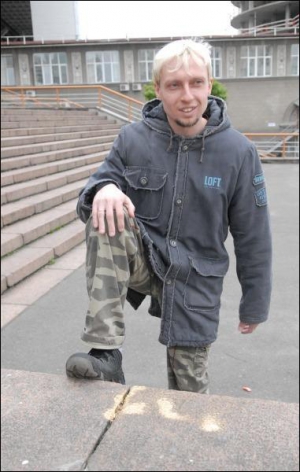 Писатель Тарас Антипович носит камуфляжные штаны, потому что не служил в армии