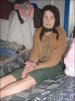 Мария Болила из села Помокли Переяслав-Хмельницкого района на Киевщине более полувека не видит на левый глаз