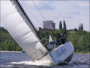 Кременчуцька команда на яхті ”Ольвія” під час змагань у Черкасах
