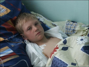 Максим Обертайло из села Любомирка Чечельницкого района лежит в областной детской больнице. Парень съел пачку противорадиационных таблеток, приняв их за конфеты
