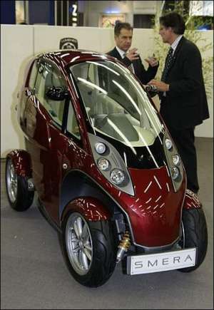 Электромобиль ”Люменео Смера” впервые представили в этом году на международном автосалоне в Женеве