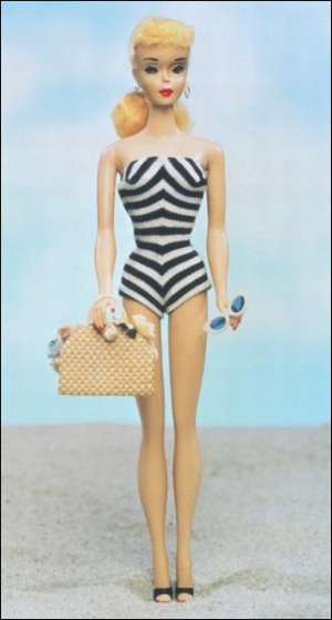 Перша лялька Барбі, 1959 рік. Тепер колекціонери платять за неї до 2 тисяч доларів. Нині ляльку Барбі продають по 25–70 доларів у 150 країнах. Вона входить до двадцятки найпопулярніших товарів світу. Щорічно продають майже 20 мільйонів Барбі