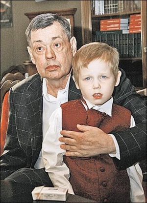 Російський актор Микола Караченцов із онуком Петром