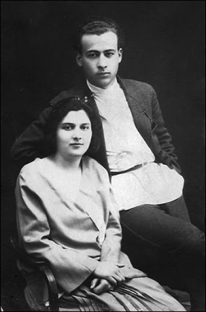 Леонід Первомайський із дружиною Євдокією. Красноград на Харківщині, 1927 рік