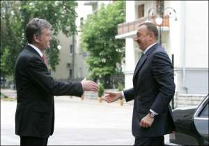 Президент України Віктор Ющенко зустрів главу Азербайджану Ільхама Алієва біля свого секретаріату