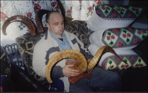 Роги гірського барана архара масажист Петро Яровий з райцентру Тальне на Черкащині привіз з Киргизії, де служив на радянсько-китайському кордоні