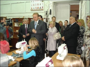 Швейная мастерская — один из подарков компании ”Киевстар”