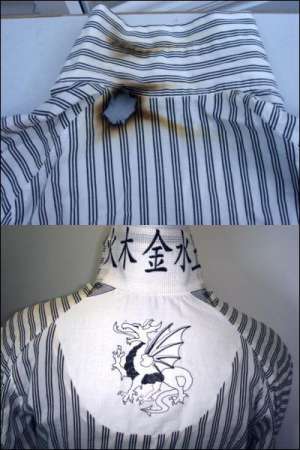 На блузу с прожженным воротником мастерицы ателье нашили кокетку. На белой поверхности ткани в тон блузе вышили китайский орнамент
