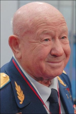 Алексей Леонов 43 года назад первым вышел в открытый космос