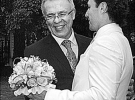 С бракосочетанием Илью Ковальчука поздравил один из лучших защитников в мировом хоккее Вячеслав Фетисов (слева). В настоящее время он возглавляет российское Федеральное агентство физической культуры и спорта 