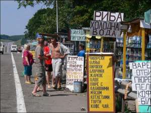 Стихийный рынок на 146-м километре трассы Киев – Одесса планируют закрыть. Но торговцы угрожают перекрыть автодорогу
