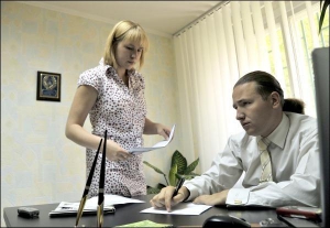Олег Іваненко чотири роки тому відкрив приватну нотаріальну контору у Броварах