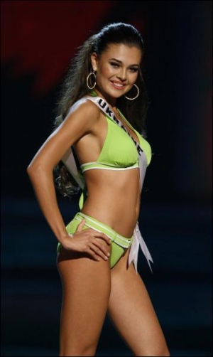Харьковчанка Элеонора Масалаб в понедельник будет соревноваться в финале конкурса ”Мисс Вселенная” в курортном городе Ньячанг на юге Вьетнама