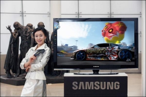 Во время презентации в Корее компания ”Самсунг” показала новый плазменный тридеовизор ”Самсунг PS50A470P”. Чтобы увидеть стереоэффект, покупатели одевали очки