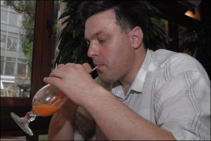 Під час інтерв’ю Олег Тягнибок замовив чай з цитриною, але офіціантка його не зрозуміла