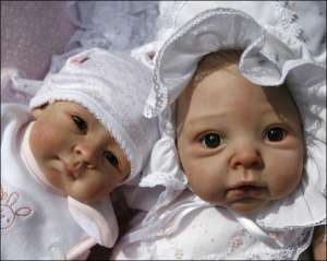 Одна из моделей ”перерожденных младенцев” копирует испанскую принцессу Леонор