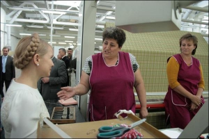 У Тернополі прем’єр-міністр Юлія Тимошенко відвідала фабрику підприємства ”Текстерно”