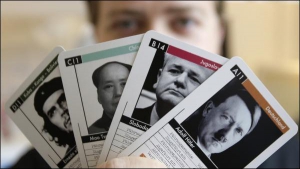 Немец Фолькер Оппман сделал игральные карты с изображением тиранов, чтобы посмеяться над ними