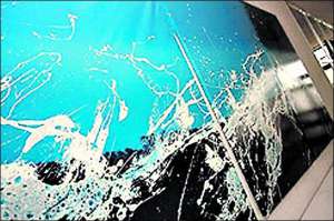 Картина ”Волна” хорватского художника Джуро Широглавича весит почти 6 тонн