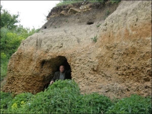Александр Роговый, директор Липовецкого архива на Виннитчине, в Ильинецком кратере собрал десяток камней, в которых можно найти алмазы