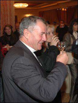 Нардеп-бютовец Владимир Яворивский во время празднования дня рождения коллеги Владимира Филенко 11 октября 2005 года в гостинице ”Киев”