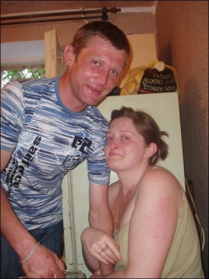 Валерія та Ілля Правуки живуть у Києві. Вони свідомо перестали розмовляти у травні 2006-го. Спілкуються записками і жестами