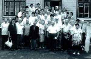Випускники школи в селі Воронинці Оржицького району на 50-річній зустрічі після закінчення навчального закладу