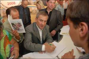 Міський голова Леонід Черновецький під час презентації книги ”Исповедь мэра” у середу в Українському домі