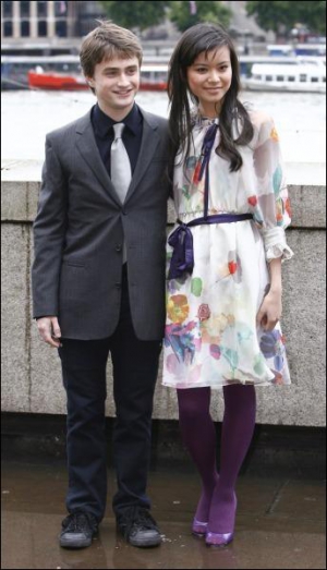 Актори Деніел Редкліфф і Kеті Люнг разом знялися у фільмі ”Гаррі Поттер і Орден Фенікса”. Стрічка вийшла на екрани у червні 2007-го