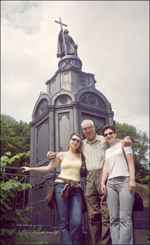 Жители российского города Вологда, Николай и Валерия Фили вместе с дочкой Аллой, приехали в Киев к родственникам. На питание в фастфудах, билеты в музеи и на проезд ежесуточно тратили 300 гривен