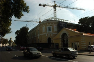 Так тепер виглядає споруда Старого Арсеналу на вулиці Івана Мазепи, Печерськ. Її збудував протягом 1783–1803 років німецький архітектор Іоанн Меллер