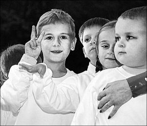Сын Андрея Садового Иван (слева) на празднике первого звонка в школе ”Ерудит” на улице Лисенко во Львове