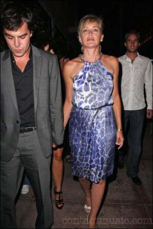 Американская актриса Шарон Стоун с бойфрендом — фотографом Чейзом Дрейфусом. Пару постоянно видят в фешенебельных ресторанах Лос-Анджелеса