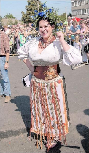 Руслана Писанка в прошлое воскресенье была на праздновании 85-летия Бородянского района Киевской области, где слепили наибольший в мире вареник весом 85 килограммов