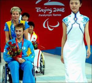 Пловец Дмитрий Виноградец только что получил золотую медаль на Параолимпиаде. 9 сентября, Пекин