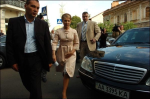 Премьер-министр Юлия Тимошенко в сопровождении охранников явилась вчера в Главное следственное управление на допрос по делу об отравлении президента Виктора Ющенко