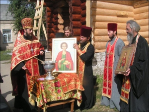 Священики 11 вересня збираються освячувати ікони, які подарували ще недобудованій Пантелеймонівській церкві в селі Руденківка Новосанжарського району