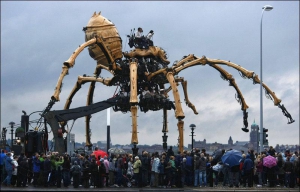 Механічний павук Принцеса відкриває театральний фестиваль у Ліверпулі